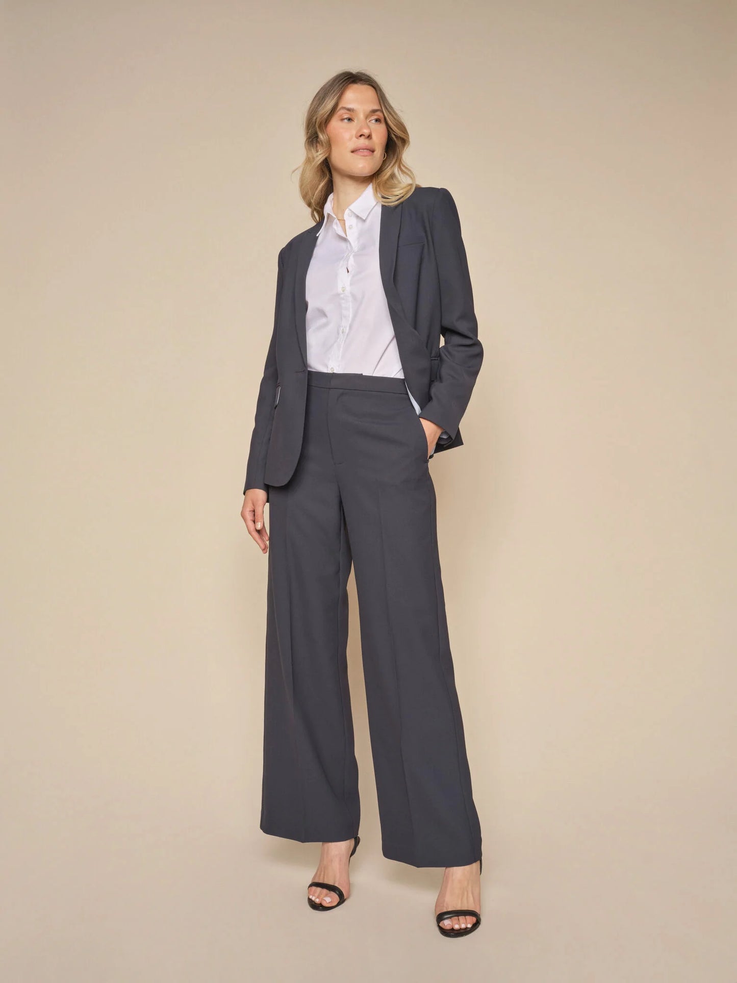 Mos Mosh, MMPhoebe Miley Blazer