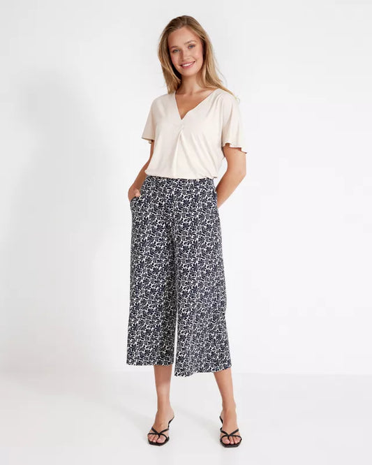 Holebrook Ladies, the Asta Culotte in Sand / Navy (715 Sand / Navy)