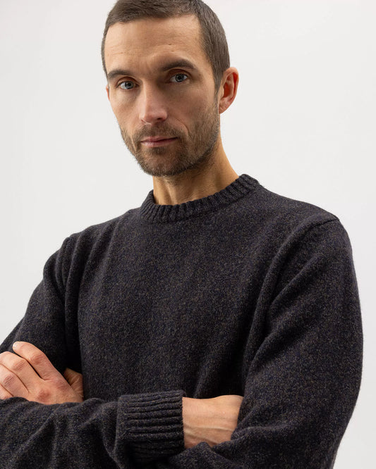 Holebrook Mens, the Charles T-neck in 275-Navy Mel.