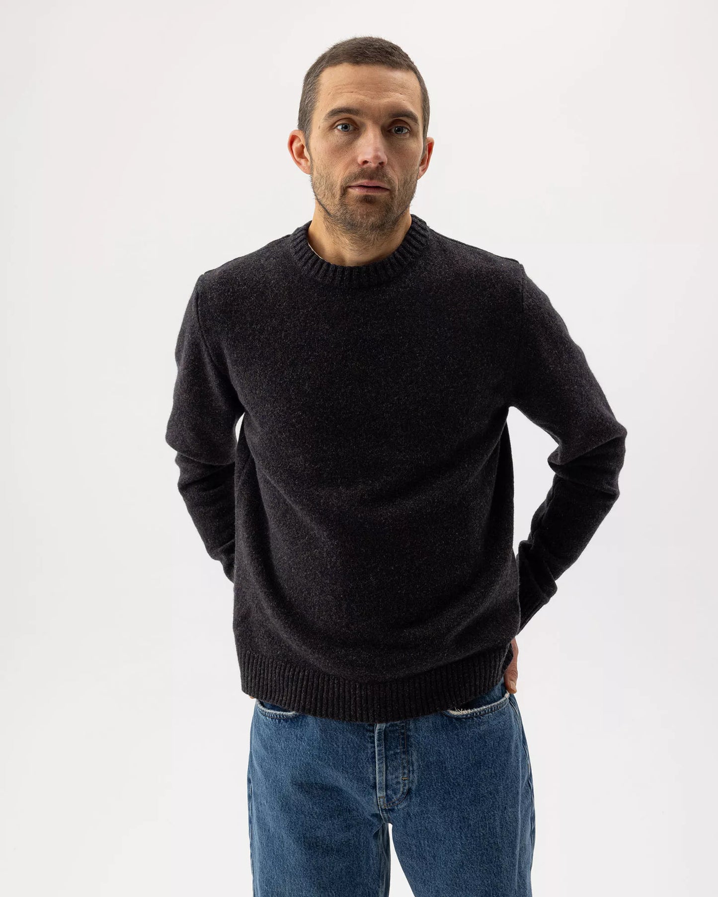 Holebrook Mens, the Charles T-neck in 275-Navy Mel.