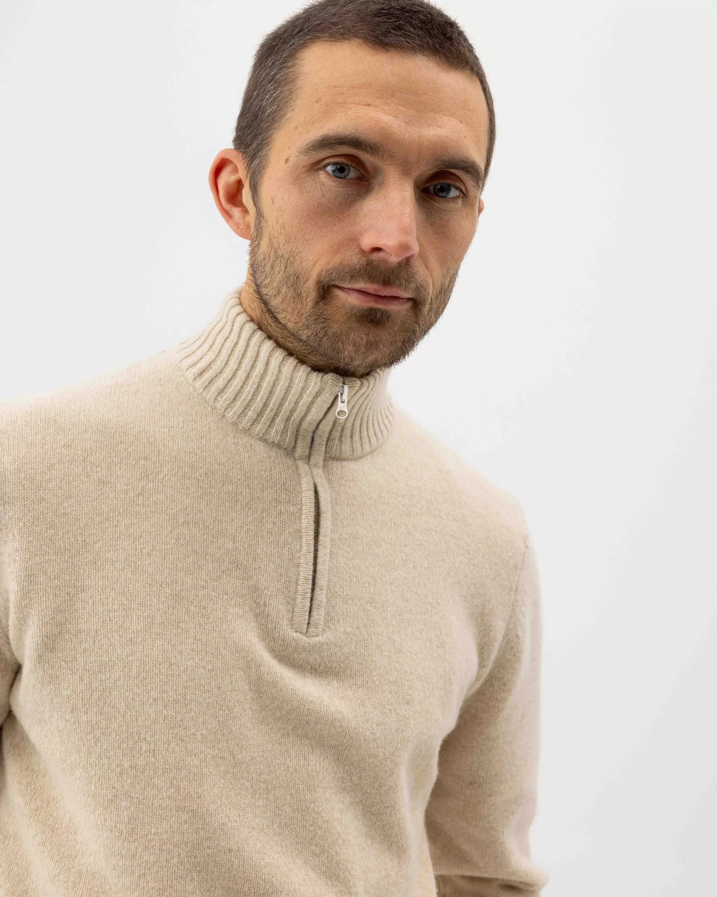 Holebrook Mens, the Charles T-neck in 105-Creme