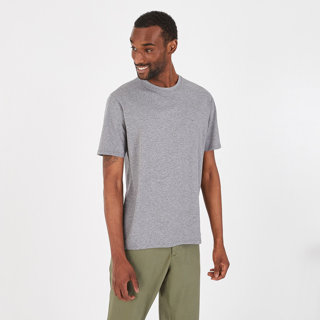 Eden Park Tee Shirt in regular classic fit.    Chosen in a Grey colour